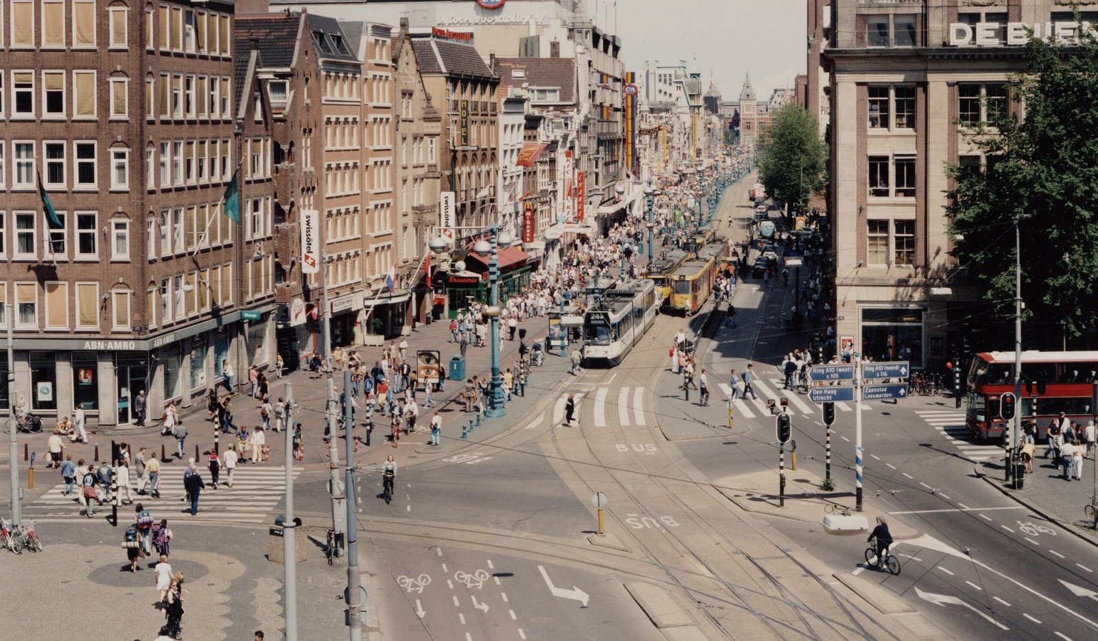Een foto van De Dam uit juli 1996