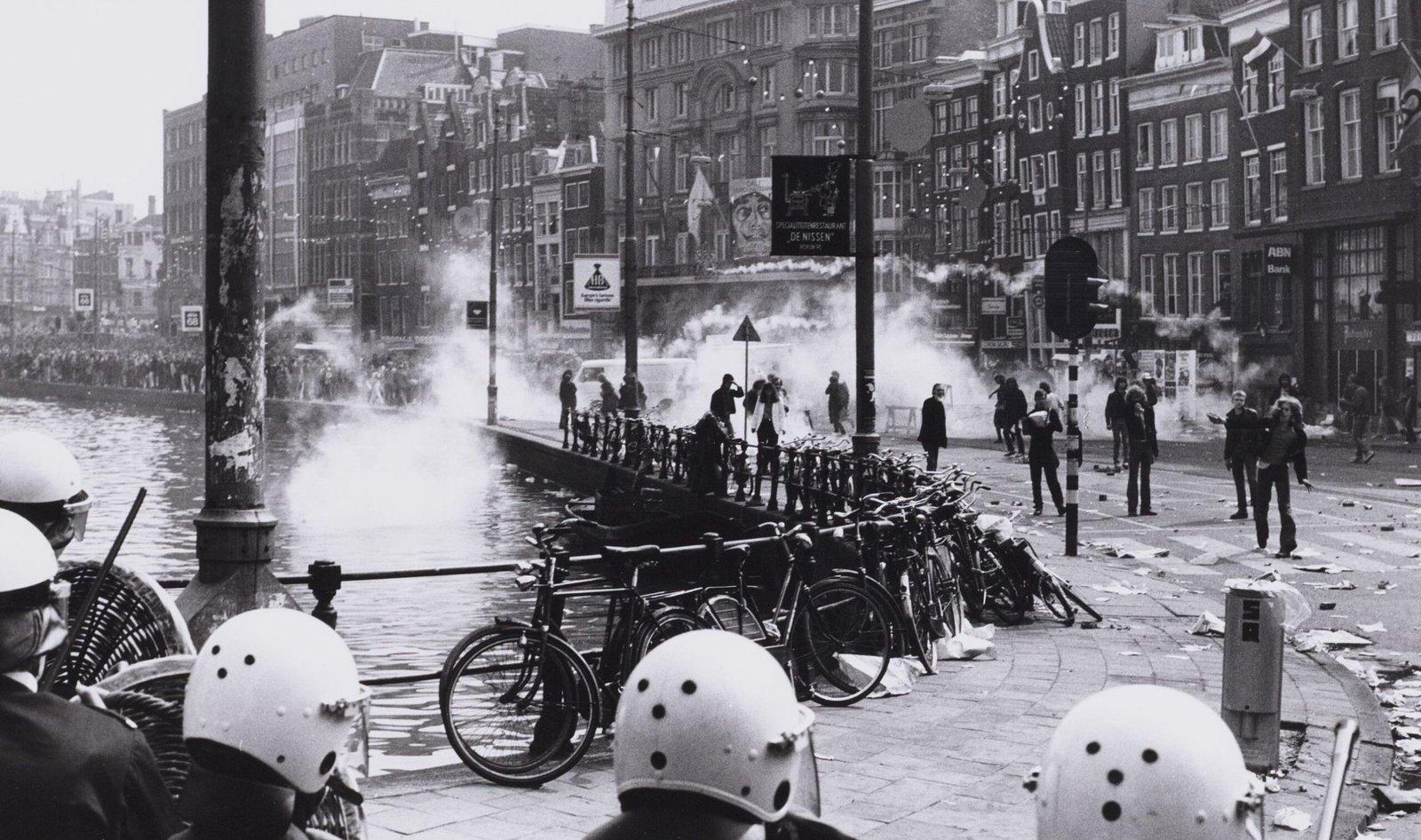 Veel geweld in de stad tijdens de heftigste rellen in vredestijd