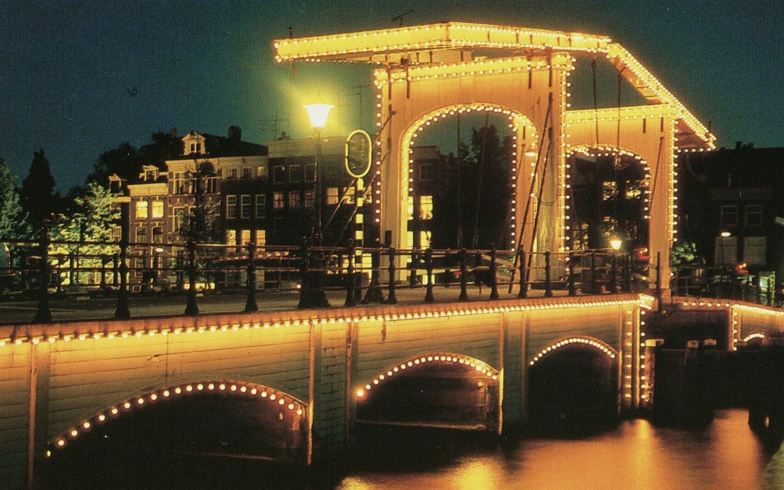 4 feiten over de iconische Magere Brug