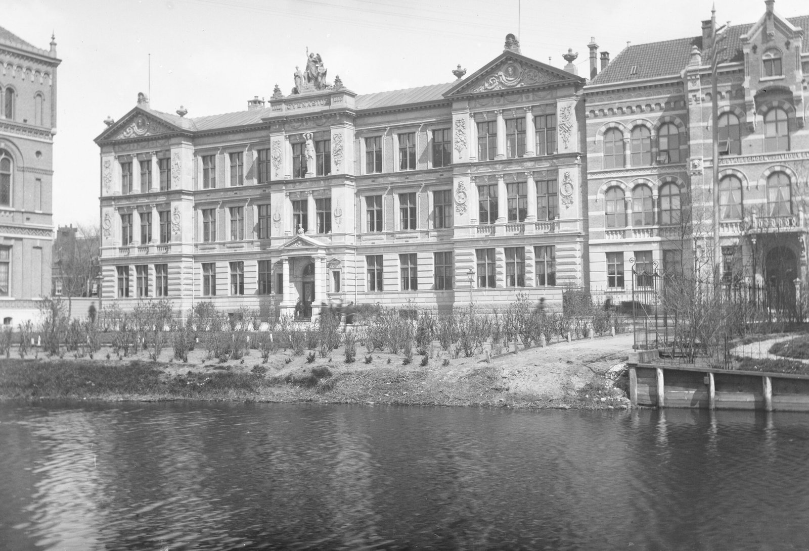 Veelbesproken, omstreden, nooit bebouwd: het Paradiso-landje